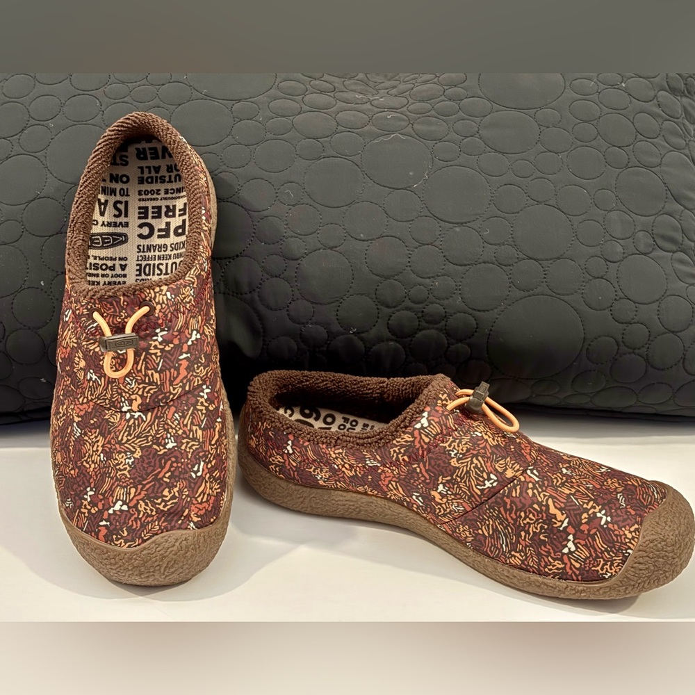 KEEN Howser III Slides Autumn Print Womens 8.5 EU 39 Nylon Fleece Slip Ons NWOB